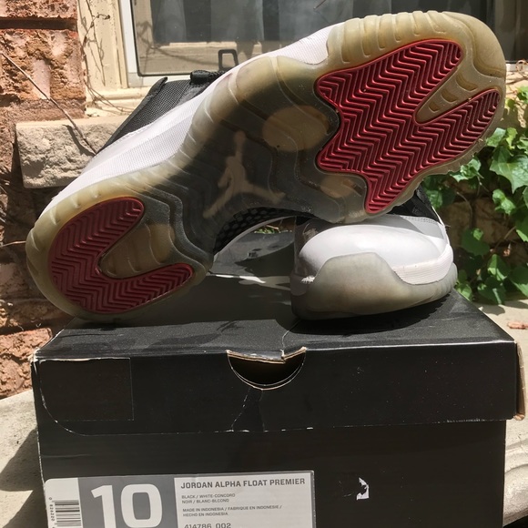 Jordan 11 Tuxedo Size 10.5 - Picture 3 of 4